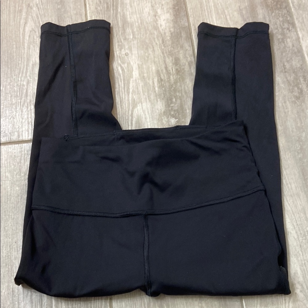 NWOT. Athleta ultimate stash pocket crop.